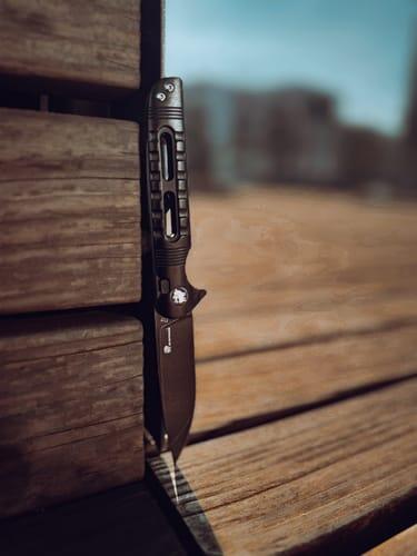 HX Dark Master Couteau Pliant D2 80 mm Titane Noir