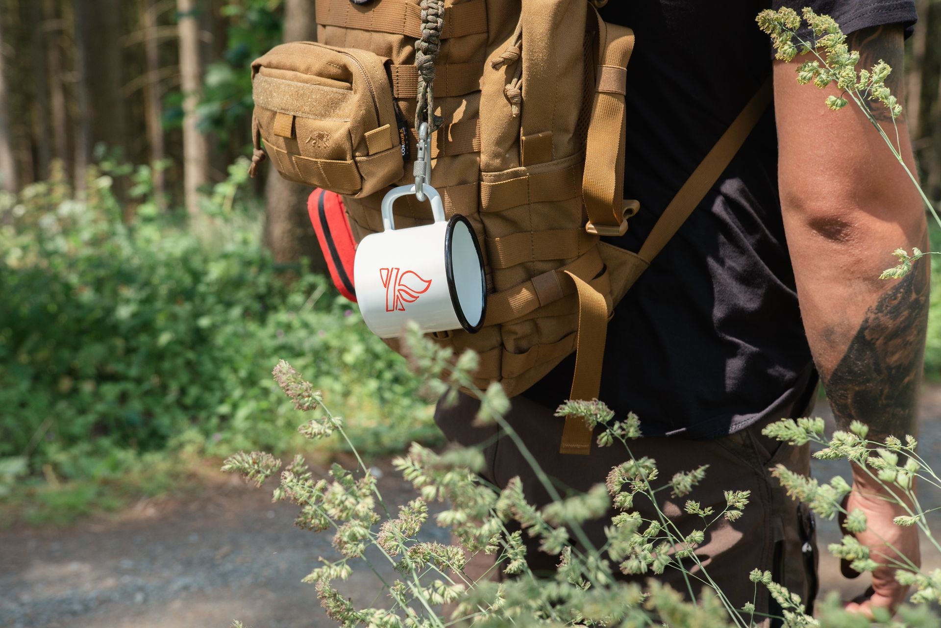 Bushcraft Essentials BE THE ADVENTURE mug émail blanc