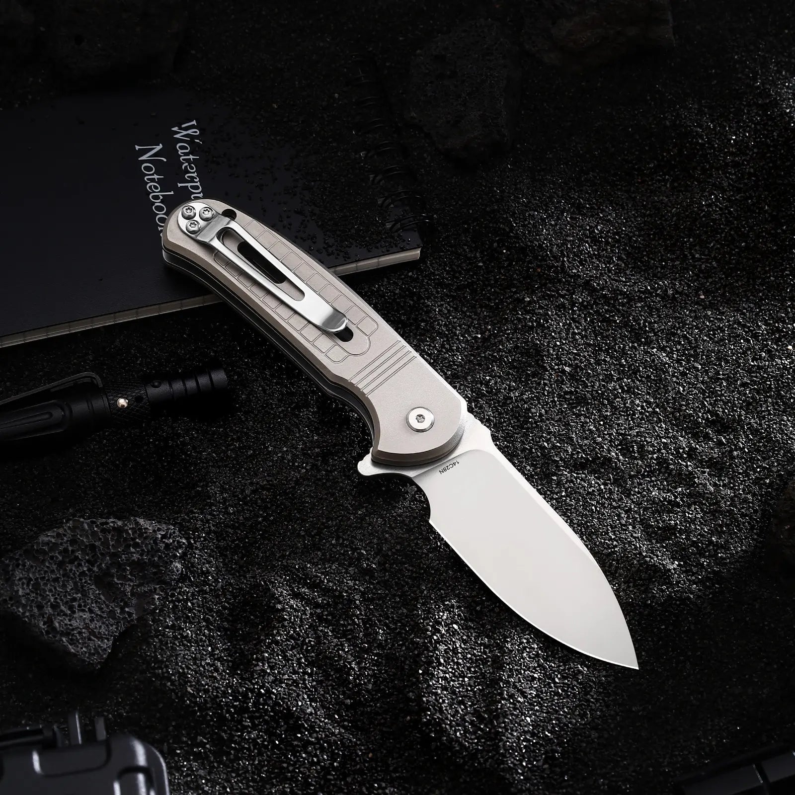 HX Rock Sapphire ZD-119S couteau pliant D2 manche titane
