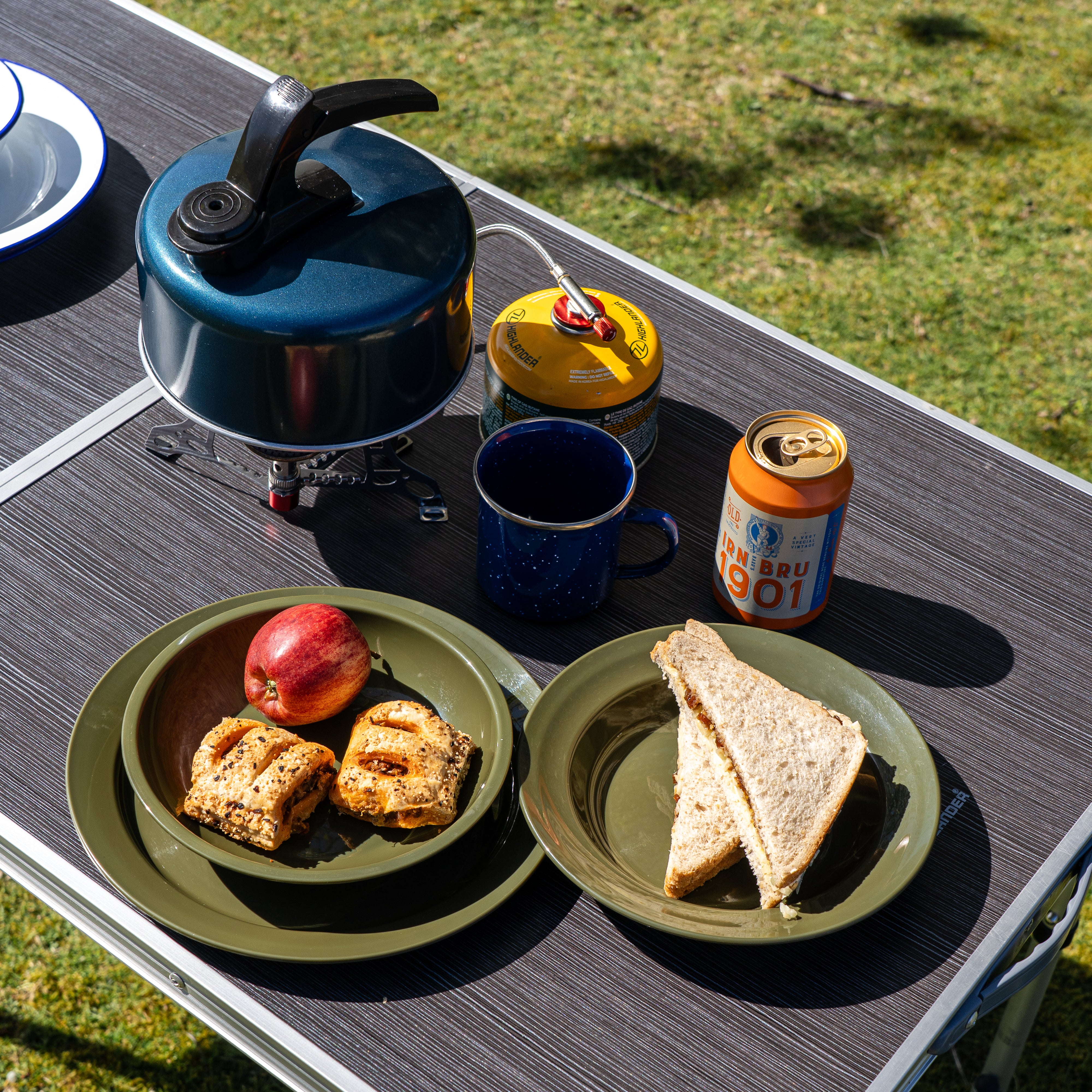 Highlander assiette plate camping 25 cm Corail