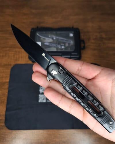 HX Dark Master Couteau Pliant D2 80 mm Titane Noir