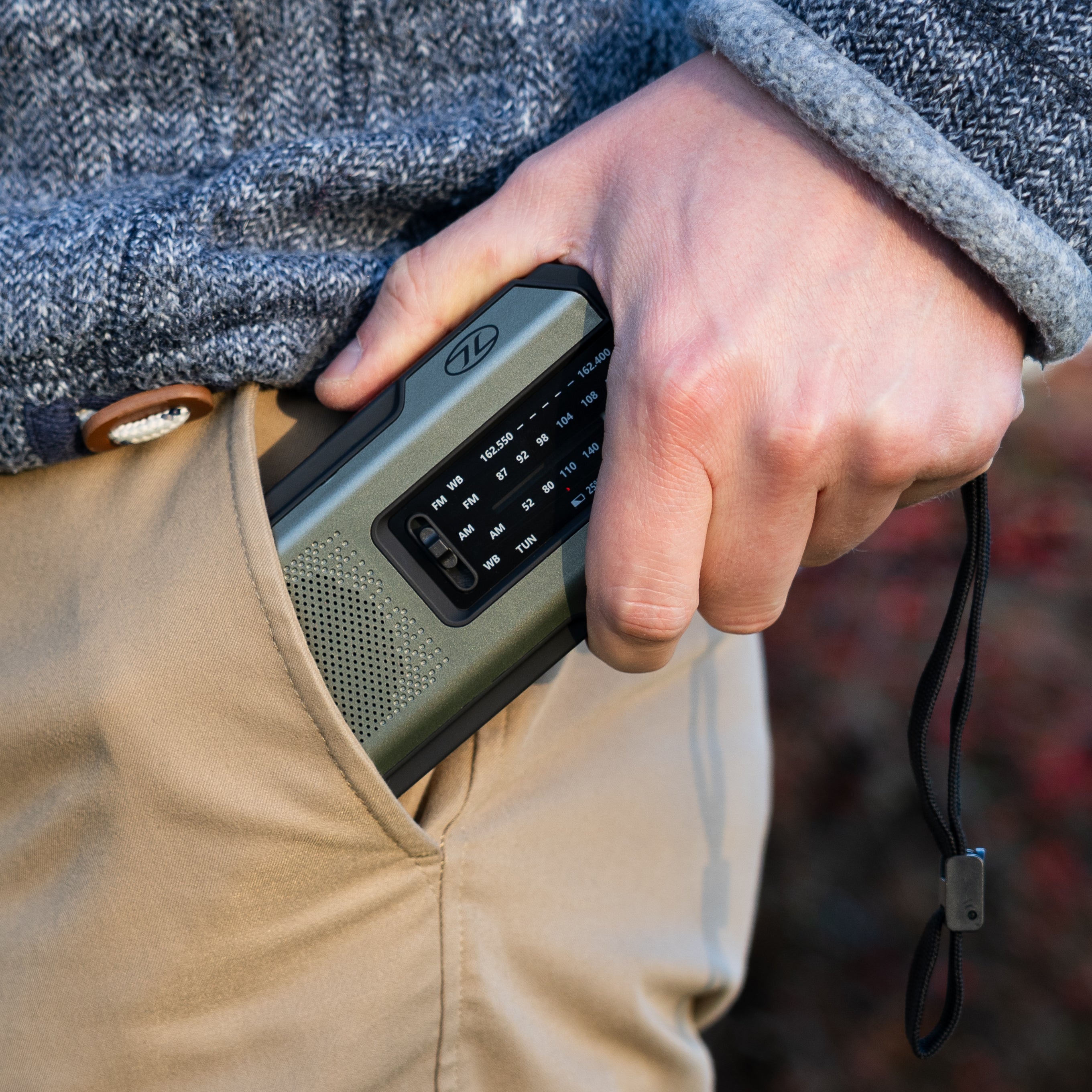 Highlander Survival Hub kit survie radio lampe powerbank olive