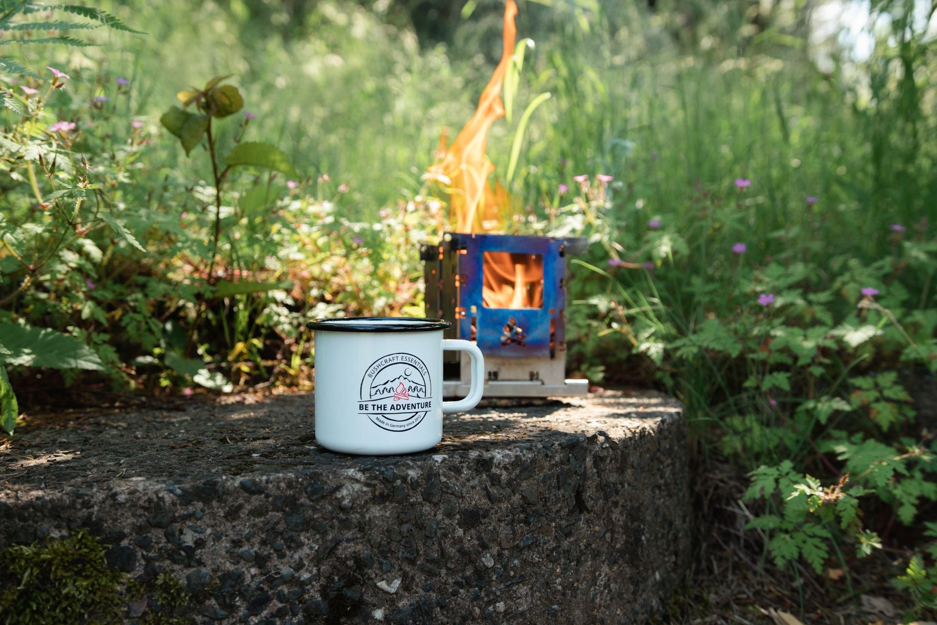 Bushcraft Essentials BE THE ADVENTURE mug émail blanc