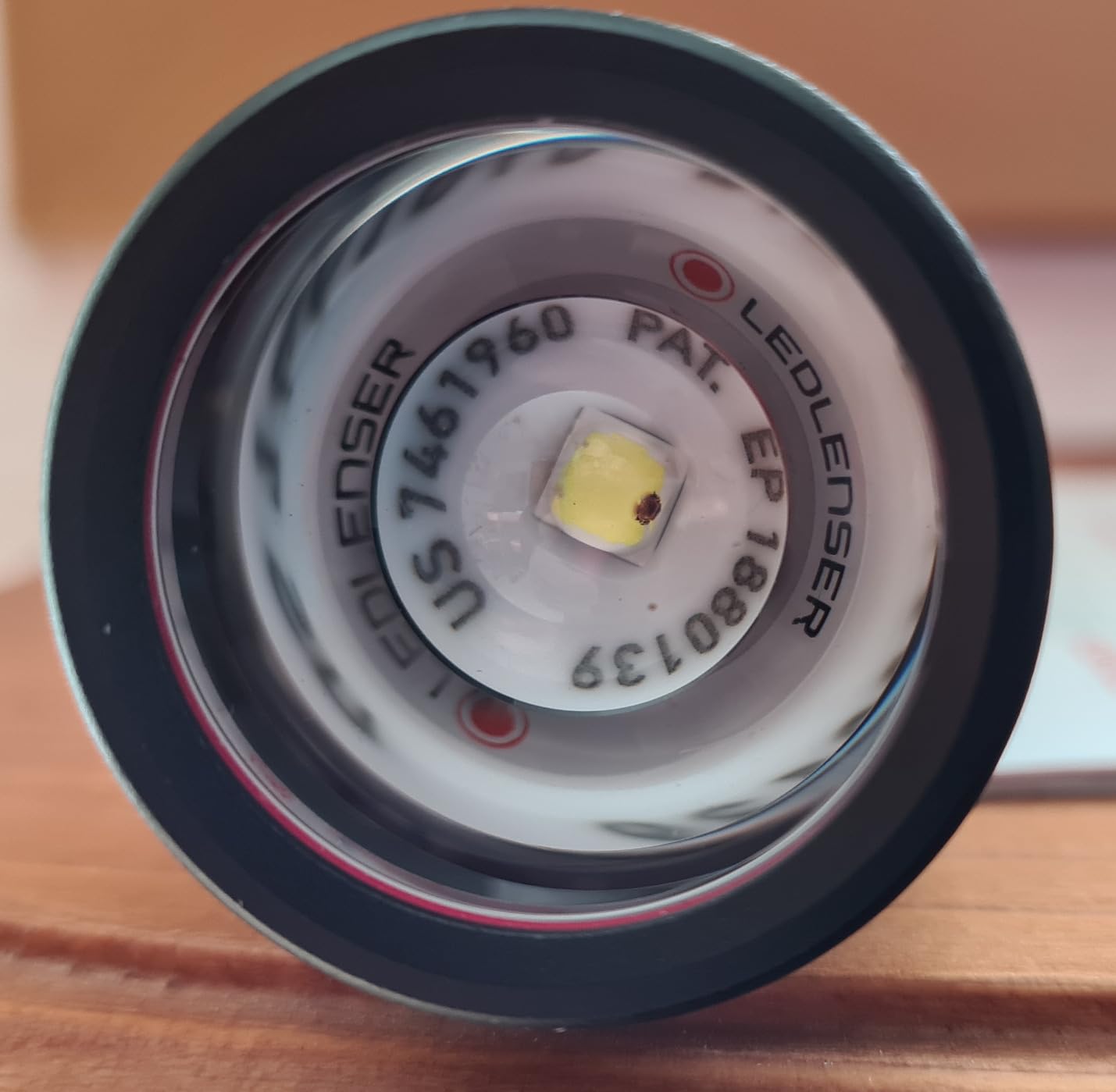 Ledlenser P7R SE lampe torche 1100 lm rechargeable 210 m