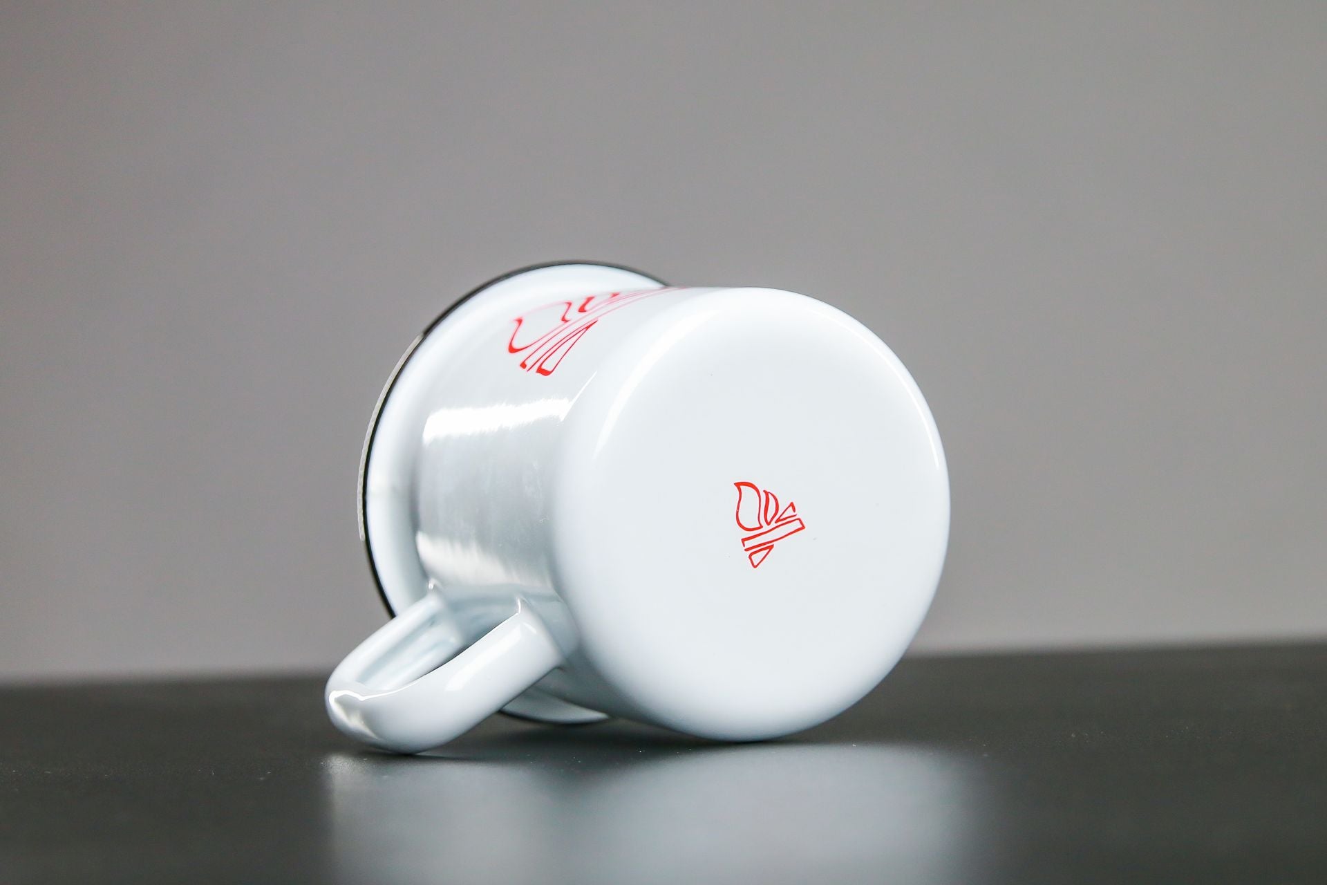Bushcraft Essentials BE THE ADVENTURE mug émail blanc