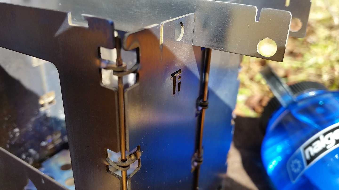 Bushcraft Essentials Bushbox LF Titanium réchaud bois pliable