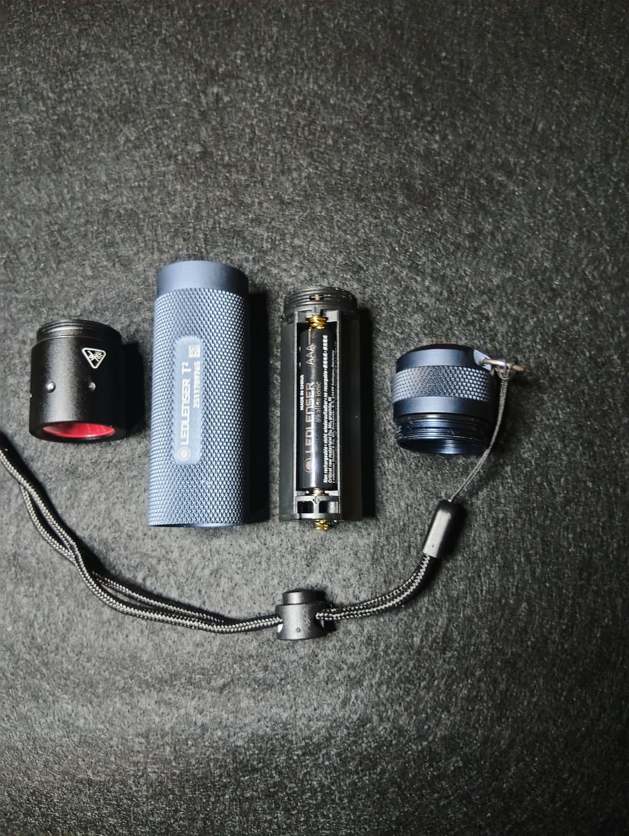 Ledlenser T2 lampe torche 240 lm bleu foncé