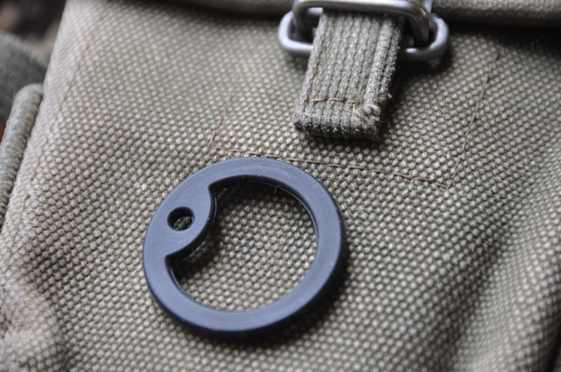 Bushcraft Essentials Silencer anneau silicone dog tag
