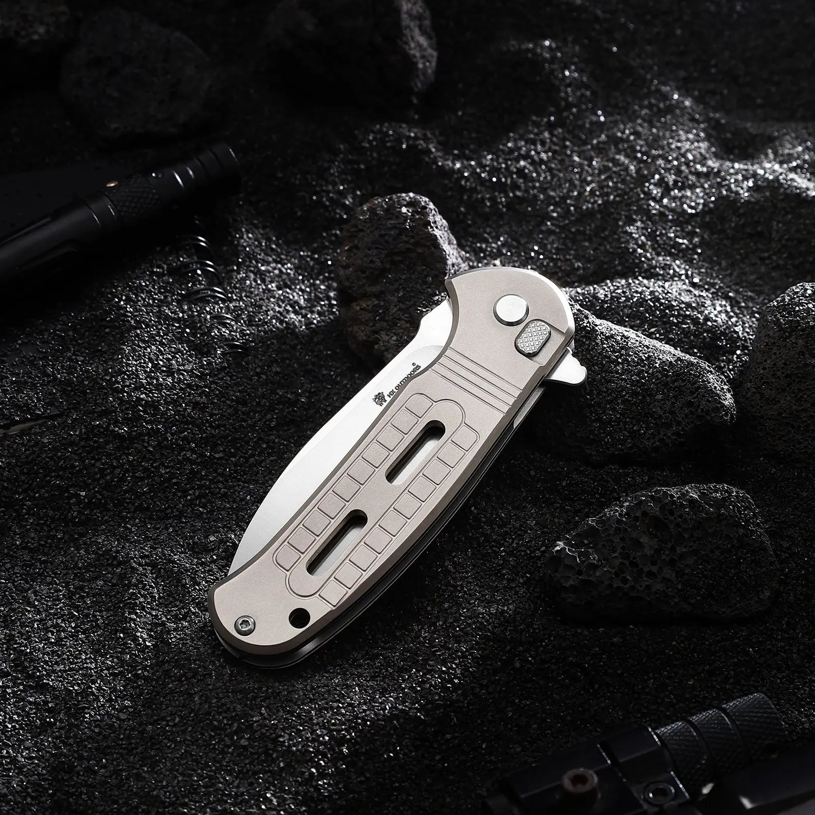 HX Rock Sapphire ZD-119S couteau pliant D2 manche titane