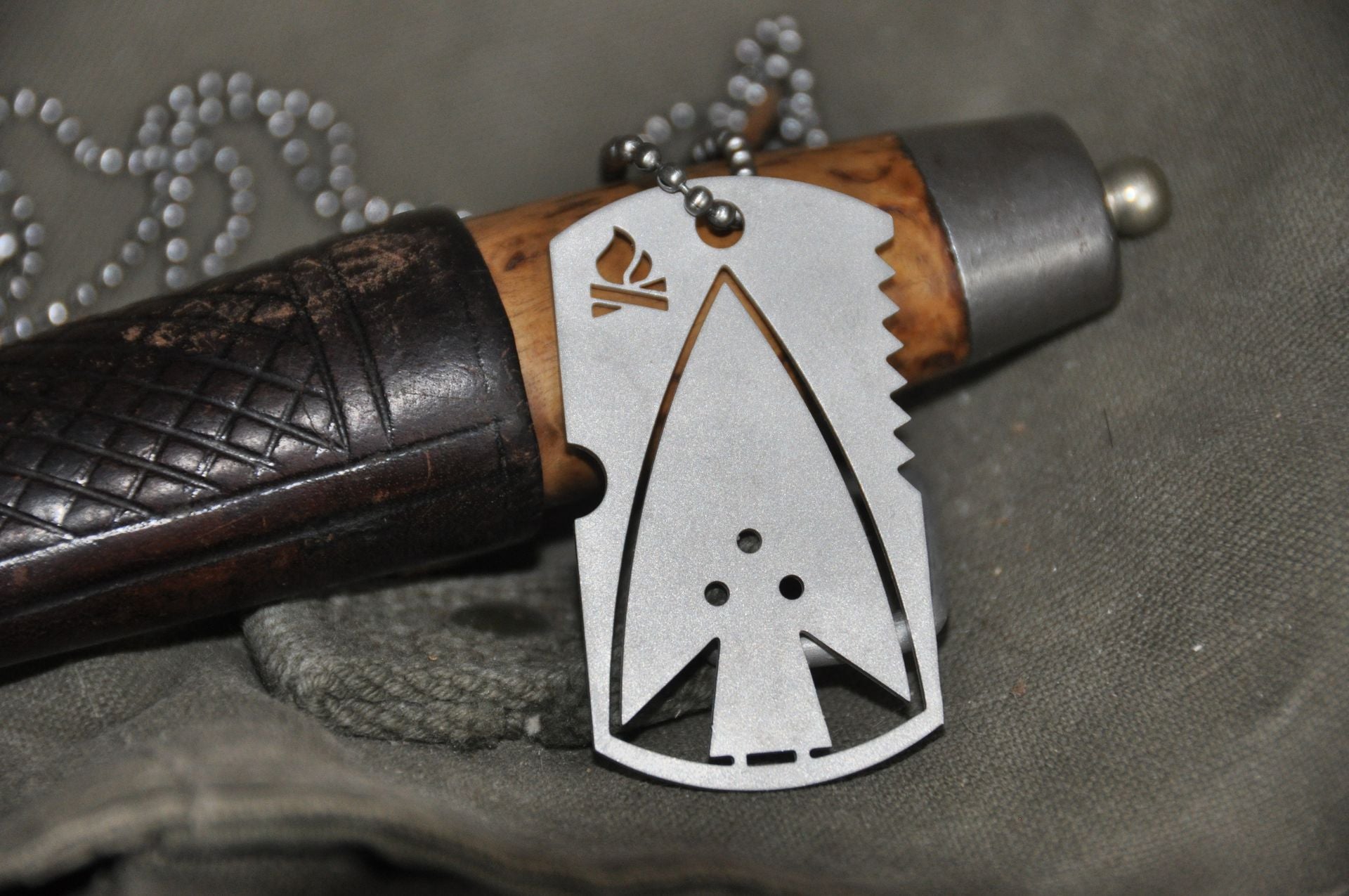 Bushcraft Essentials BE Survival Dog Tag outil survie