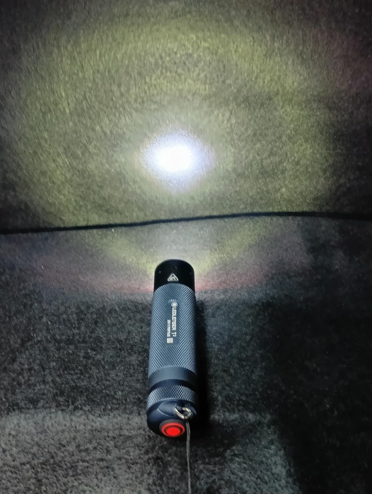 Ledlenser T2 lampe torche 240 lm bleu foncé